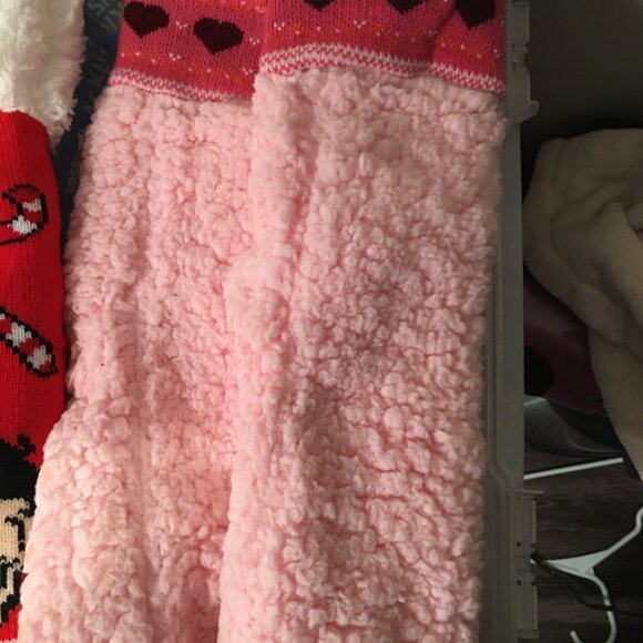 Warm Heart Fuzzy Pink Slipper Socks Size 8=11  NWT  So Soft and warm  Box Hom1 - Picture 2 of 6